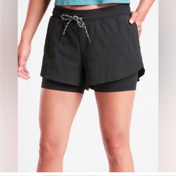 Athleta Trekkie Crest 2 in 1 Shortie Hiking Shorts Black 2 - Picture 1 of 5